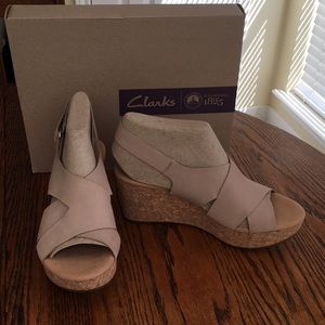 New Clarks Sandals Platform Wedge Sand Nubuck W9